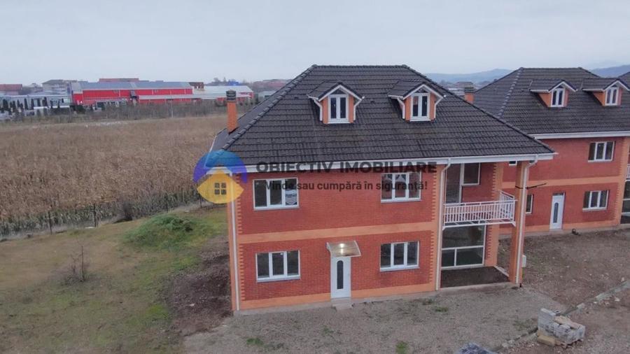 Casă individuală cu 4 camere cu Canalizare în Săvinești