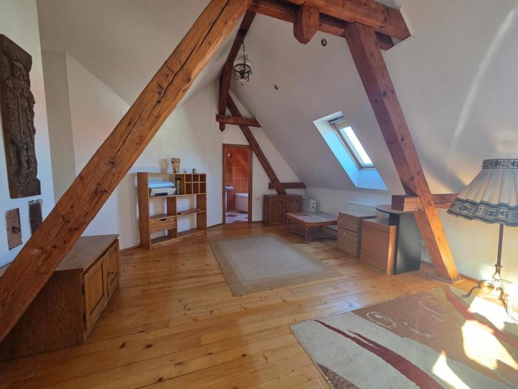 Apartament cu 5 camere, mobilat în Central