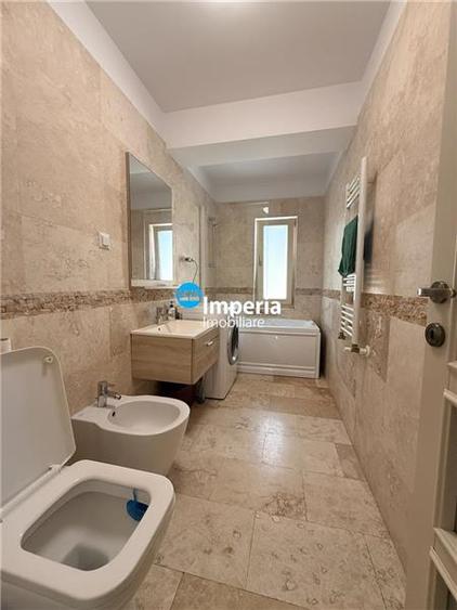 Apartament cu 2 camere semidecomandat în Podul de Fier