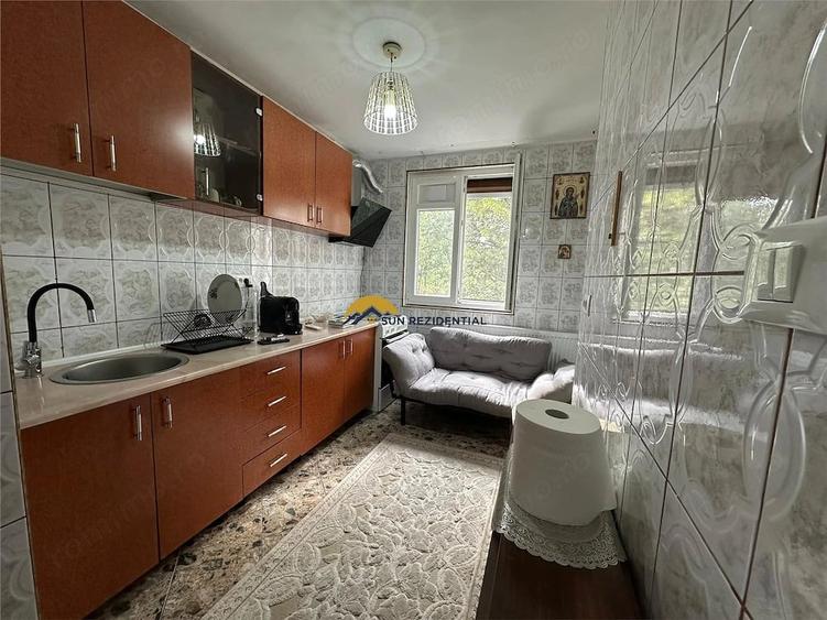 Apartament cu 3 camere decomandat în Berceni