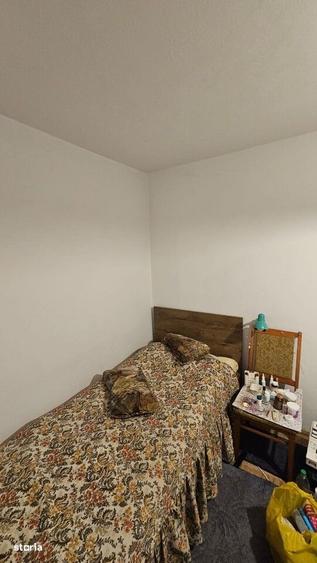 Apartament cu 3 camere semidecomandat în Cina