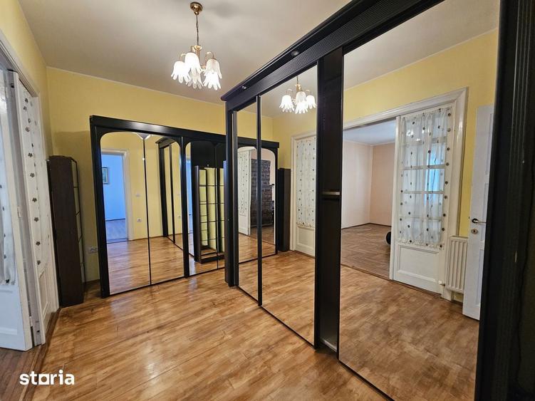 Casă cu 5 camere cu Teren 500 Mp în Central