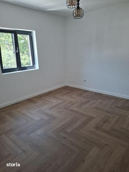Casă cu 4 camere cu Teren 120 Mp în Est