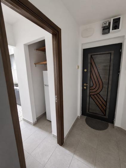 Apartament cu 2 camere semidecomandat în Satu Nou