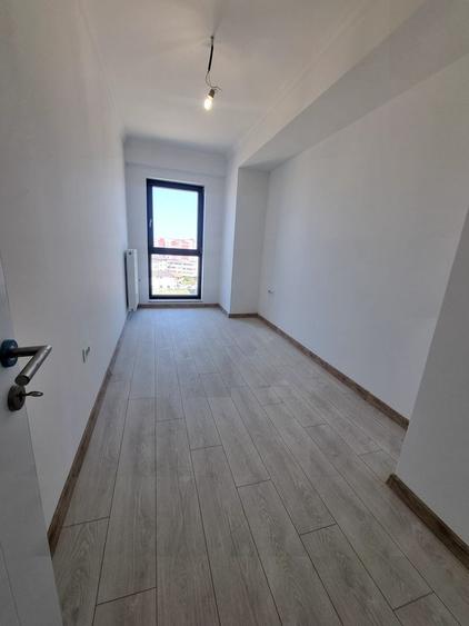 Apartament cu 3 camere decomandat în Energia