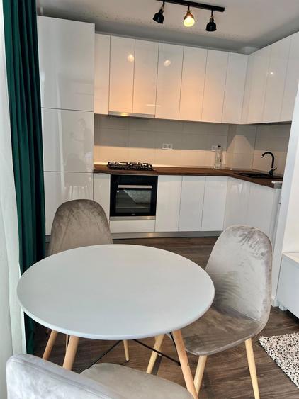 Apartament cu 3 camere în Barbu Văcărescu