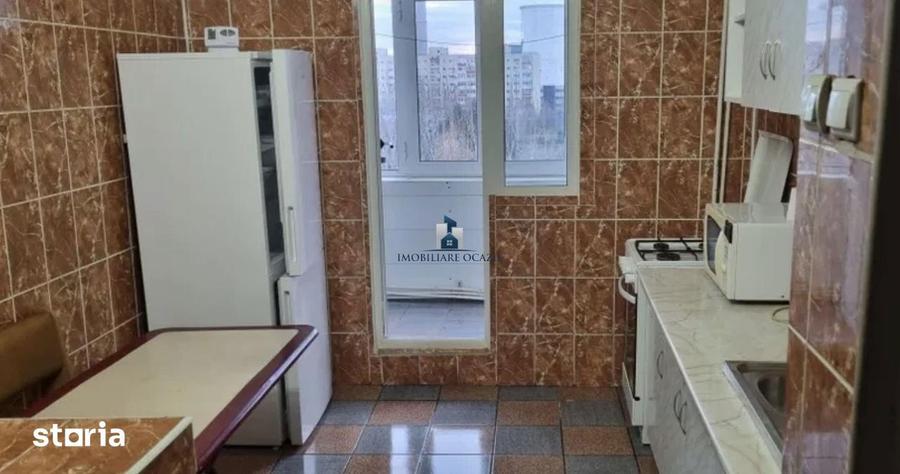 Apartament cu 3 camere semidecomandat în Berceni