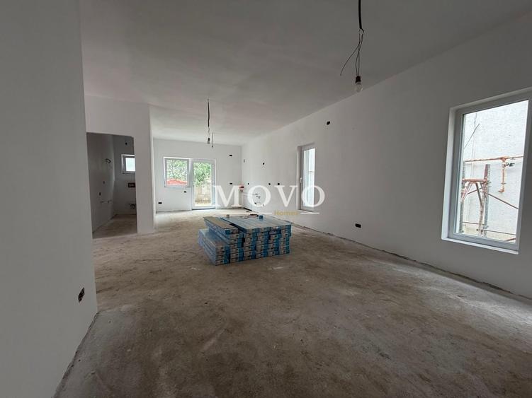 Duplex cu 3 camere cu Canalizare în Utvin