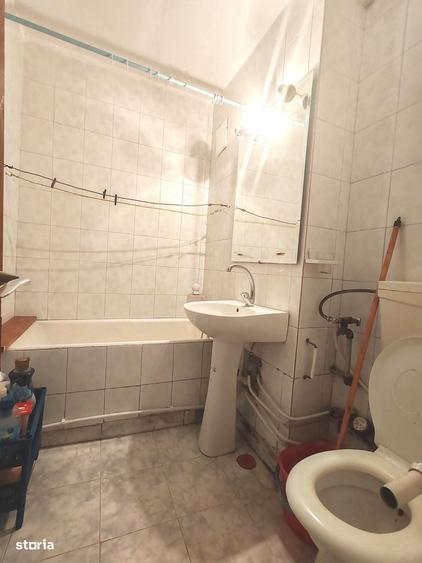 Apartament cu 2 camere semidecomandat în Craiovei