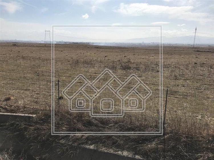 Teren agricol extravilan de 10000 mp, în Aeroport