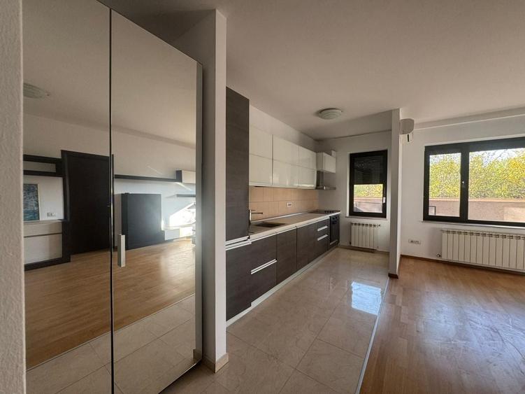 Apartament cu 2 camere semidecomandat, mobilat în Băneasa