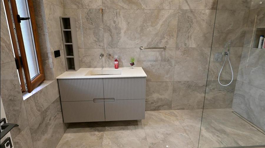 Casă individuală cu 8 camere cu Canalizare în Bosanci
