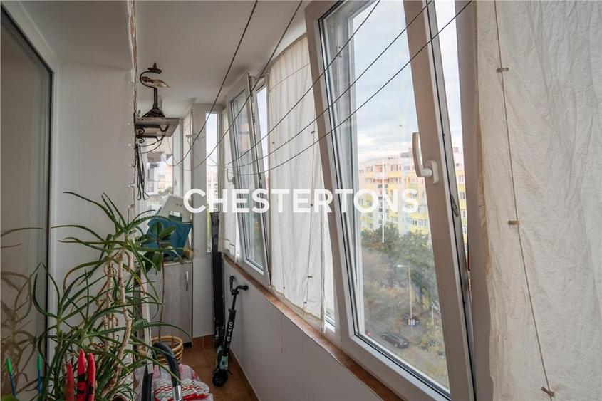 Apartament cu 3 camere semidecomandat, mobilat în 13 Septembrie