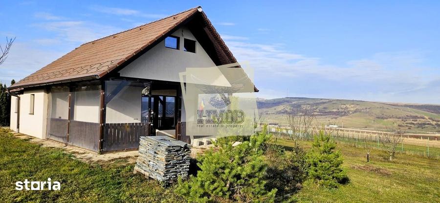 Casă cu 2 camere cu Teren 2200 Mp în Central