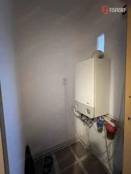 Apartament cu 4 camere semidecomandat, mobilat în Girocului