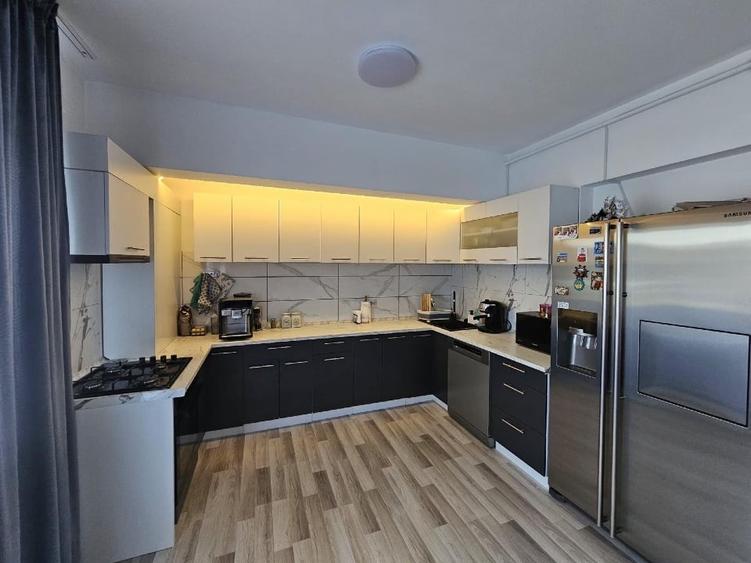 Apartament cu 3 camere decomandat, mobilat în Jucu