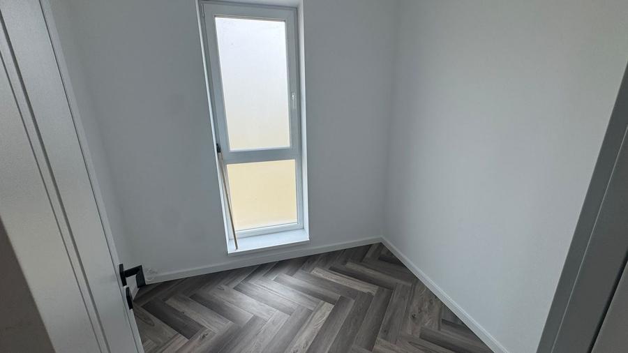 Casă individuală cu 5 camere cu Canalizare în Central
