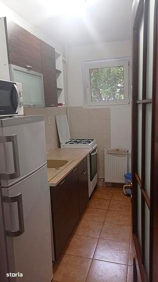 Garsonieră decomandată în Titan