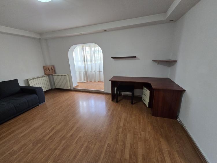 Apartament cu 2 camere decomandat în Eroii Revoluției
