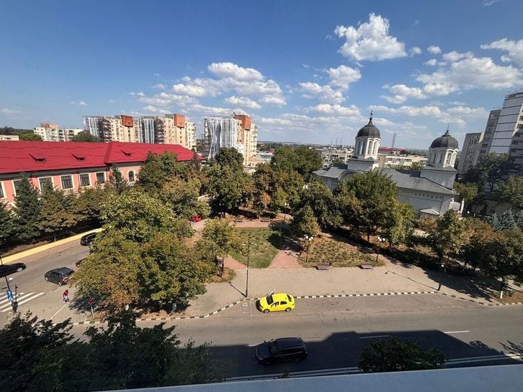 Apartament cu 2 camere decomandat în Uiești
