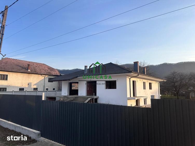 Casă cu 5 camere cu Teren 1000 Mp în Central