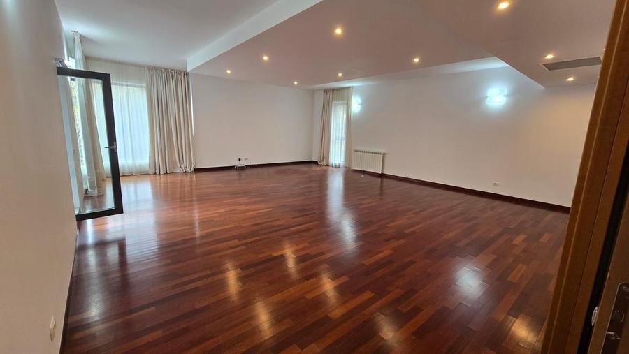 Apartament cu 3 camere decomandat în Herăstrău