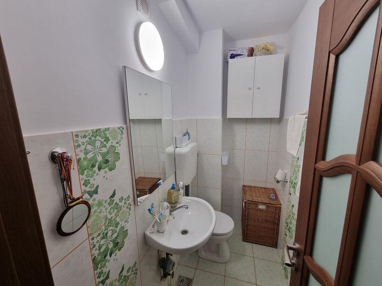 Apartament cu 4 camere semidecomandat, mobilat în Tomis Nord