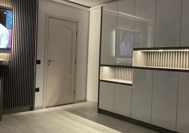 Apartament cu 3 camere decomandat în Săvinești