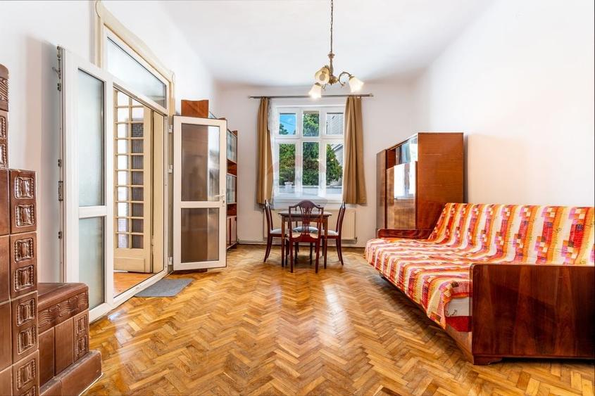 Casă individuală cu 5 camere cu Teren 268 Mp în Central