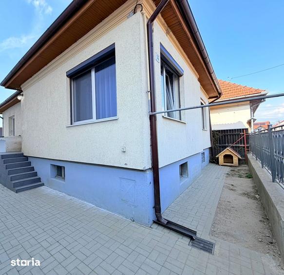 Casă cu 3 camere decomandat cu Canalizare în Central