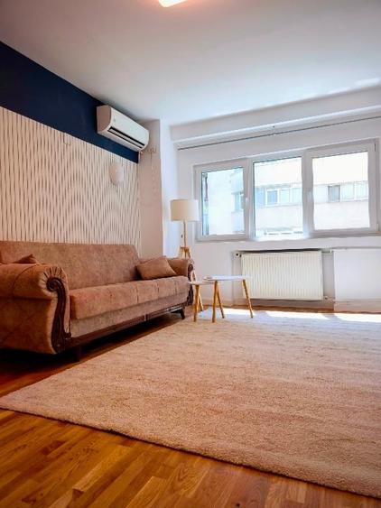 Apartament cu 4 camere decomandat, mobilat în Universitate