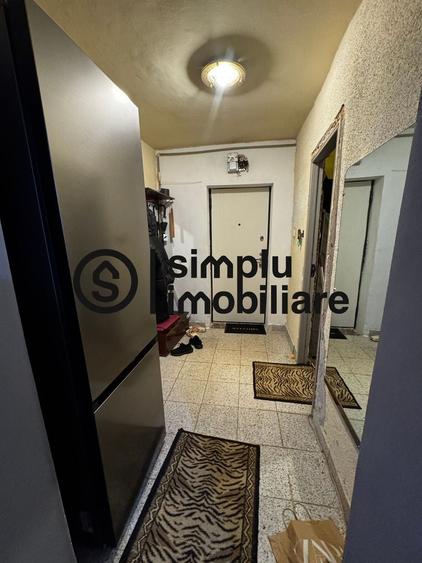 Apartament cu 3 camere semidecomandat în Gării