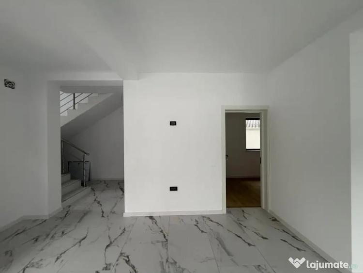 Casă cu 3 camere cu Teren 370 Mp în Central