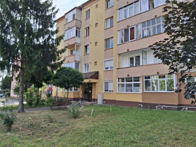 Apartament cu 2 camere decomandat în Cedonia