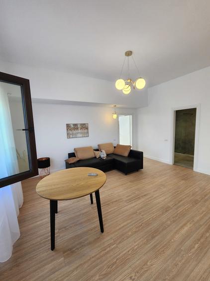 Apartament cu 2 camere semidecomandat în Dămăroaia