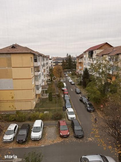Apartament 2 camere, decomandat balcon, zona Mihai Viteazu .