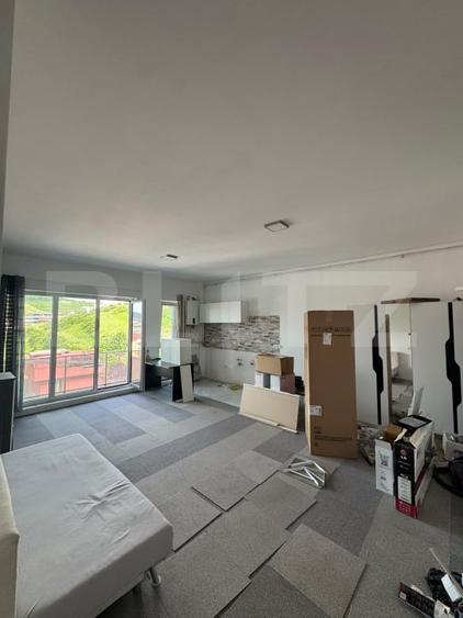 Apartament cu 2 camere semidecomandat, mobilat în Florești