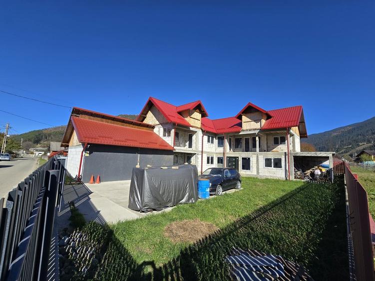 Casă cu 4 camere cu Teren 350 Mp în Borca