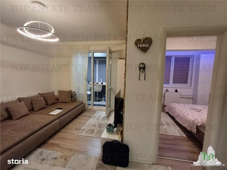 Apartament cu 3 camere semidecomandat în Roșu