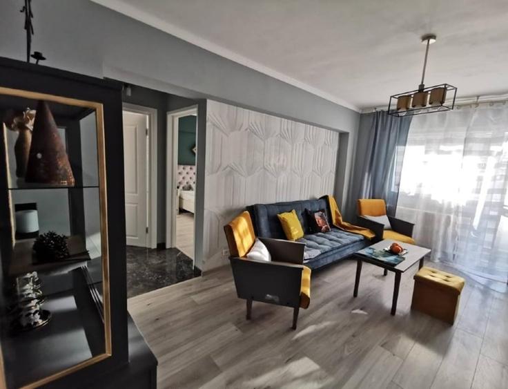 Apartament cu 2 camere semidecomandat, mobilat în Piața Unirii