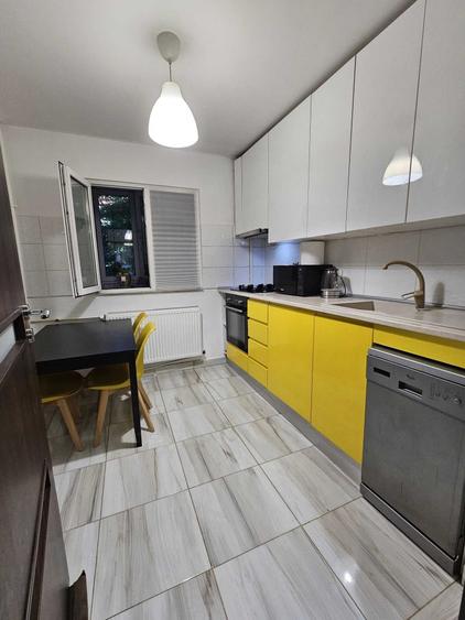 Apartament cu 3 camere decomandat în Brâncoveanu