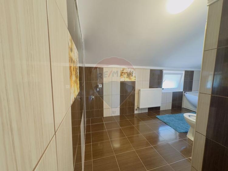 Casă individuală cu 5 camere cu Teren 500 Mp în Paleu