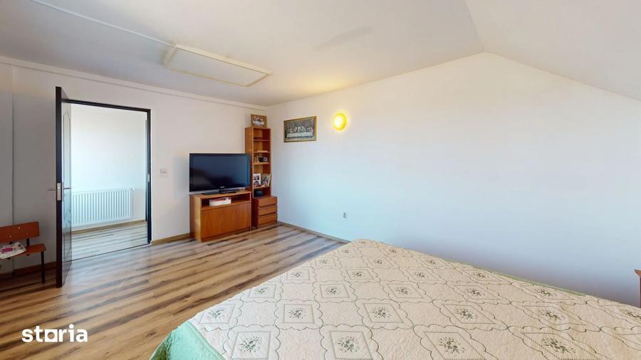 Casă cu 6 camere decomandat cu Teren 630 Mp în Hărman