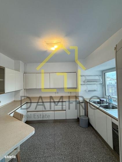 Apartament cu 4 camere semidecomandat în Unirii