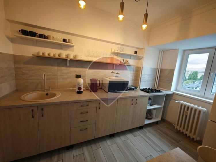 Apartament cu 3 camere decomandat, mobilat în P-ța Alba Iulia