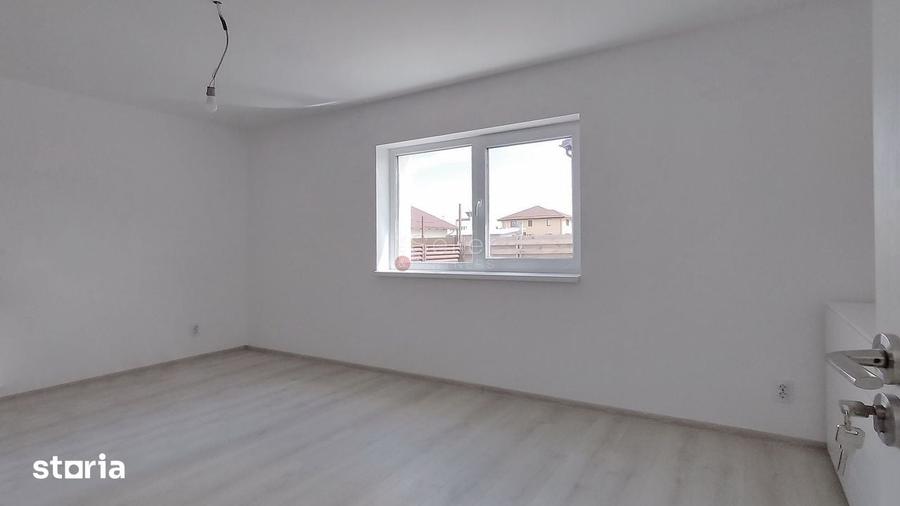 Casă cu 3 camere cu Teren 500 Mp în Noua