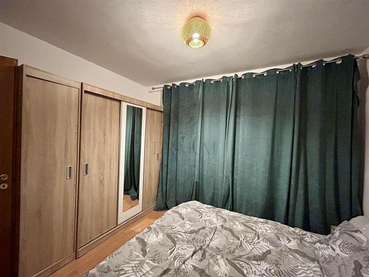 Apartament cu 2 camere semidecomandat, mobilat în Soarelui