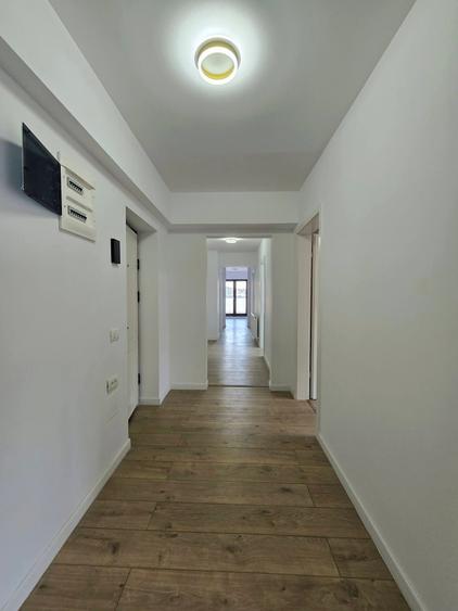 Apartament cu 4 camere decomandat în Dobroești