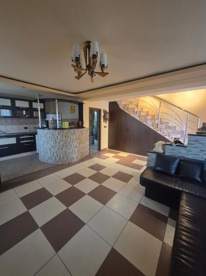 Duplex cu 8 camere cu Teren 1000 Mp în Năvodari
