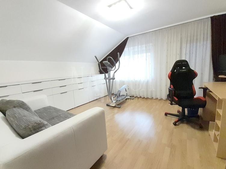 Casă individuală cu 6 camere cu Canalizare în Sânmartin